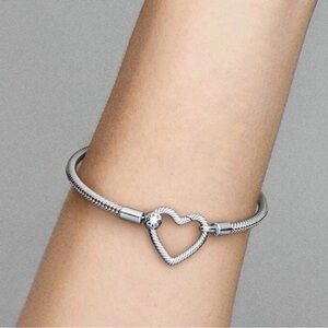 Pandora Heart Closure Snake Chain Bracelet
Sterling silver